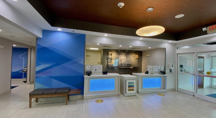 Holiday Inn Express Hotel & Suites Somerset Central photo