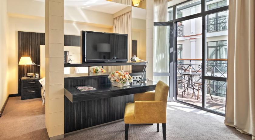 Image of 1 King Premium Balcony 0