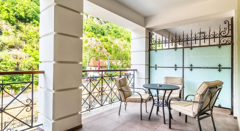 Image of 1 King Premium River View Balcony 5