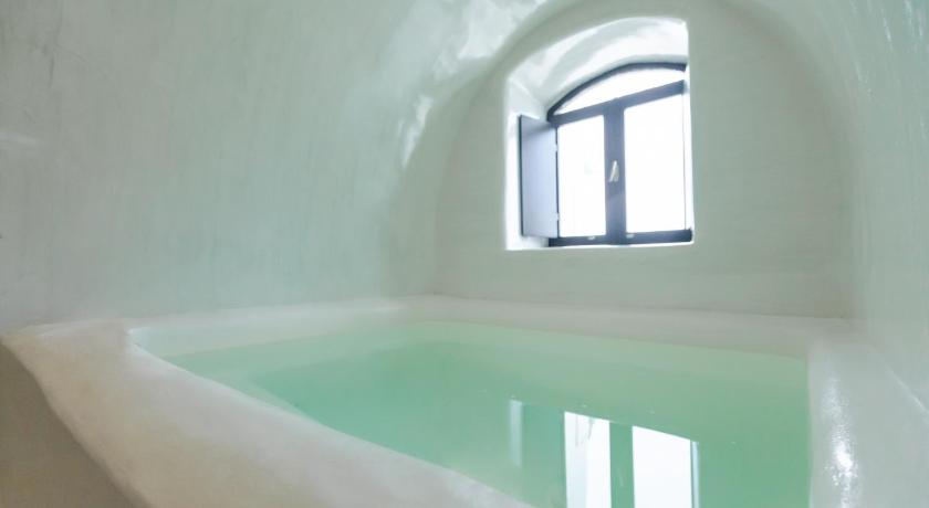 Doukas Caldera Suites photo