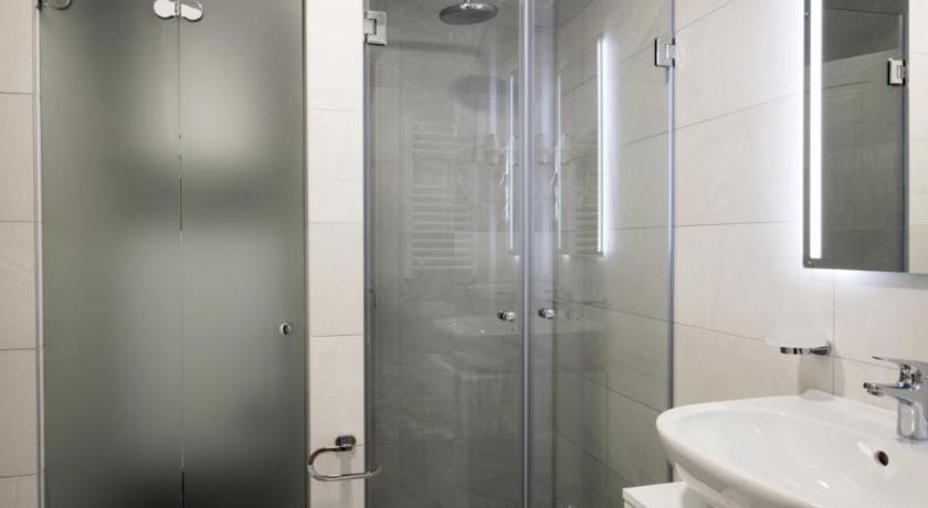 베오그라드 Hotel LoRa 4성급 호텔 로비