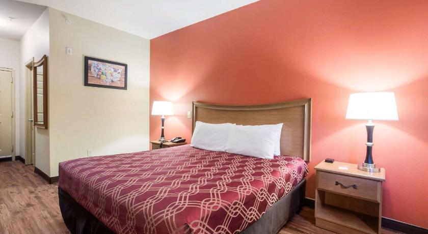 Econo Lodge  Inn & Suites