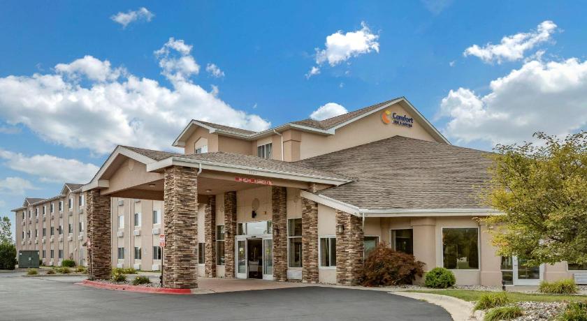 Comfort Inn and Suites Dimondale - Lansing photo