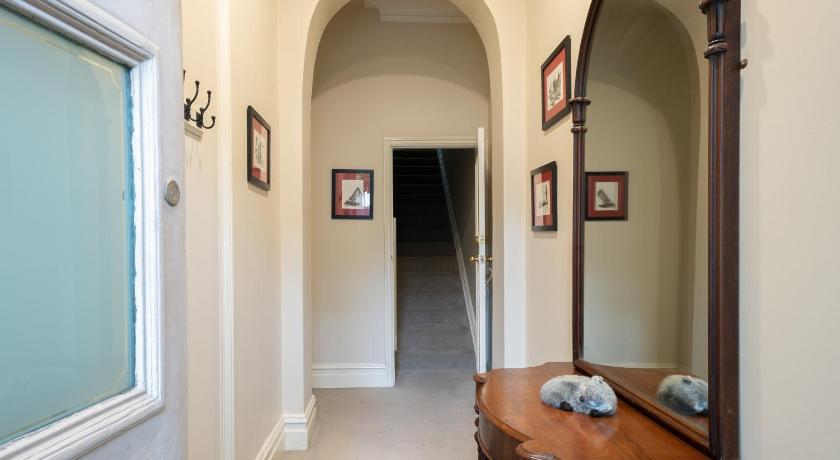 Mesmerising 3 BR Home - Cinema Room & Spa Bath photo