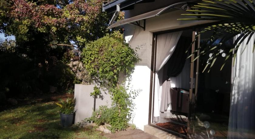Roxy's Rest Guest House photo