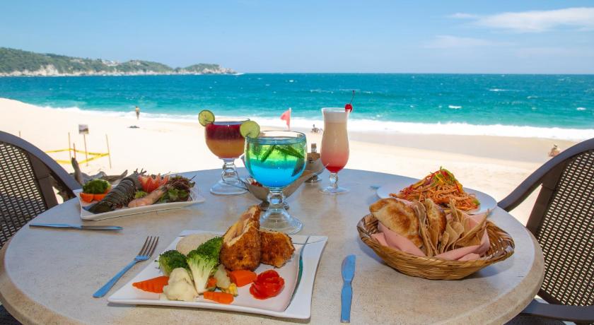 Hotel Castillo Huatulco & Beach Club