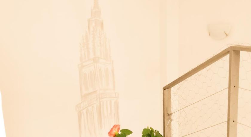 TOLETUM low cost LOFTS diafanos o 2dormitorios PARKING Municipal Gratis al aire libre a 100m photo