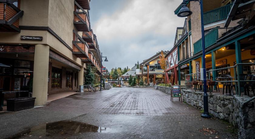 Blackcomb Lodge