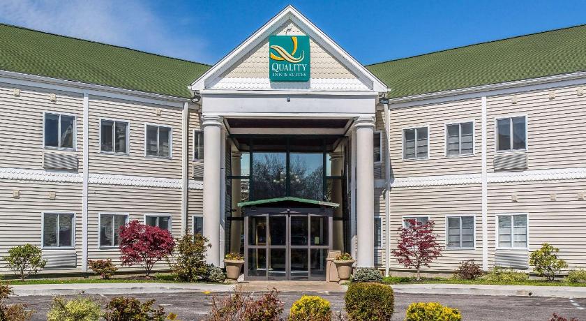 Quality Inn and Suites Newport - Middletown