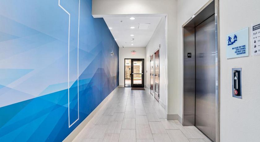 Holiday Inn Express Hotel & Suites Van Buren-Fort Smith Area photo