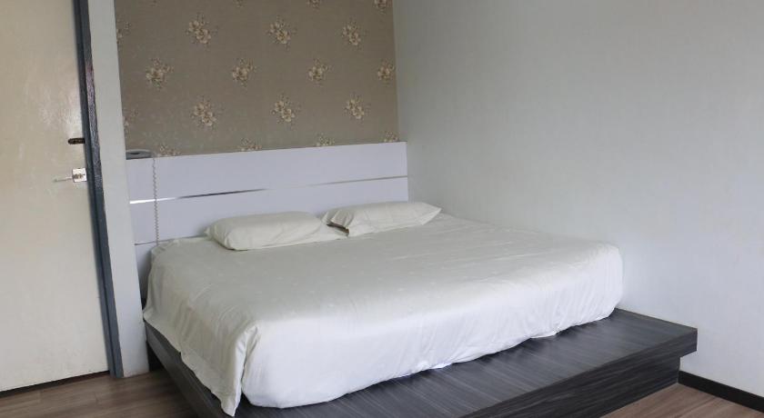 Pantai Remis Hotel Lam Seng 1-Star Hotel pool