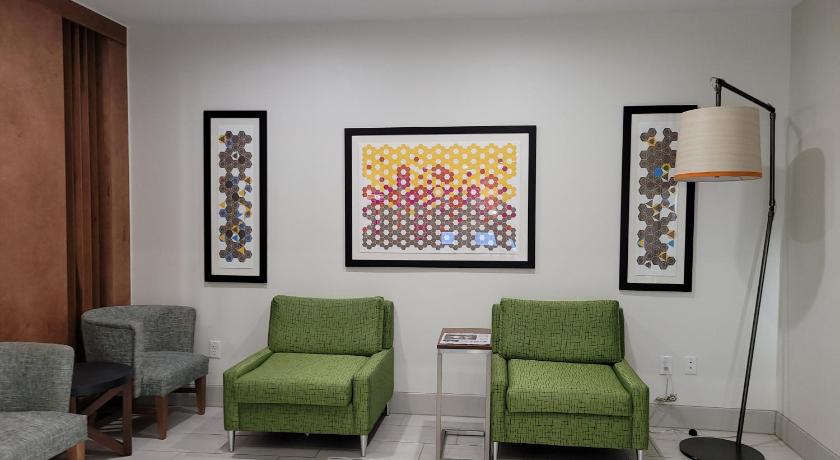 Holiday Inn Express Hotel & Suites Vidor South photo