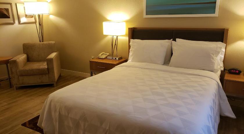 Holiday Inn Express Hotel Pittsburgh-North/Harmarville photo