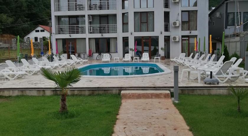 Vila Hercules — Hotel in Dubova