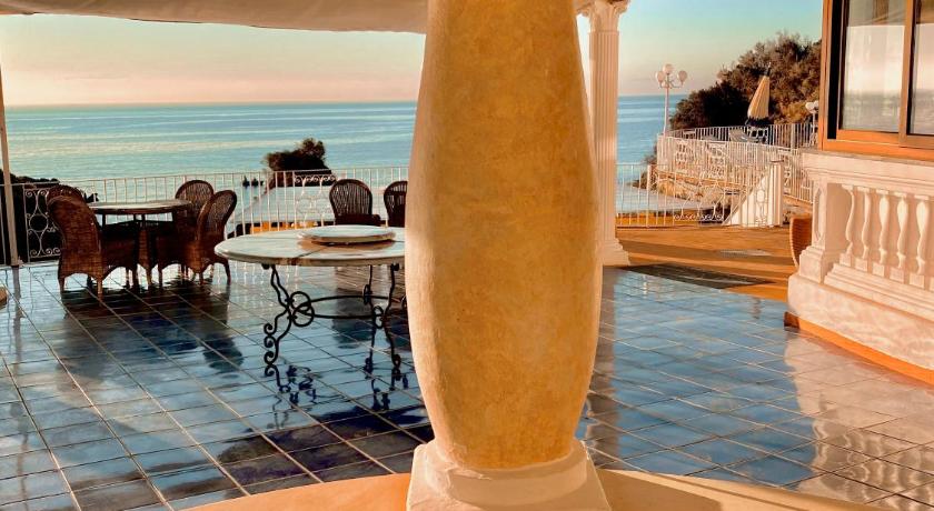 Strand Hotel Delfini Terme photo