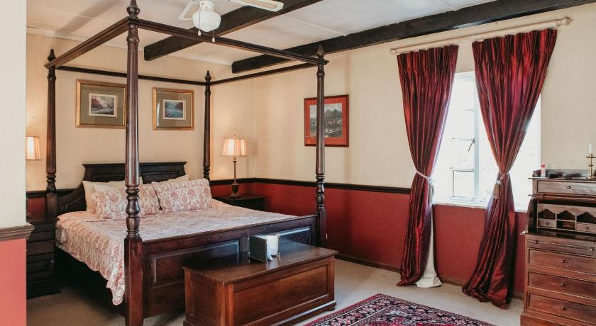 The Historic Pig and Whistle Inn — Hotel in Bathurst