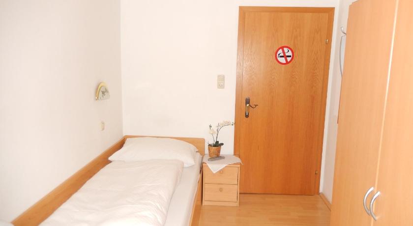 Image of Single Room with Shared Toilet 14