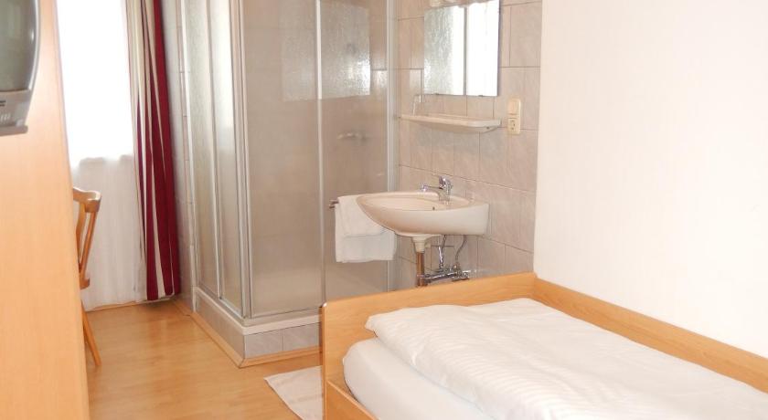 Image of Single Room with Shared Toilet 0
