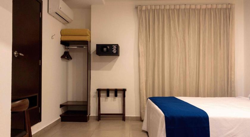 Image of Deluxe Queen Room with Two Queen Beds 5