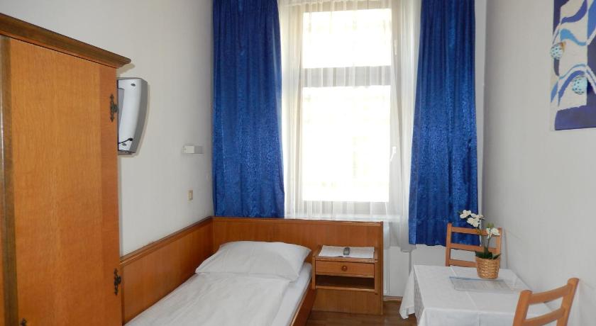 Image of Single Room with Shared Toilet 11