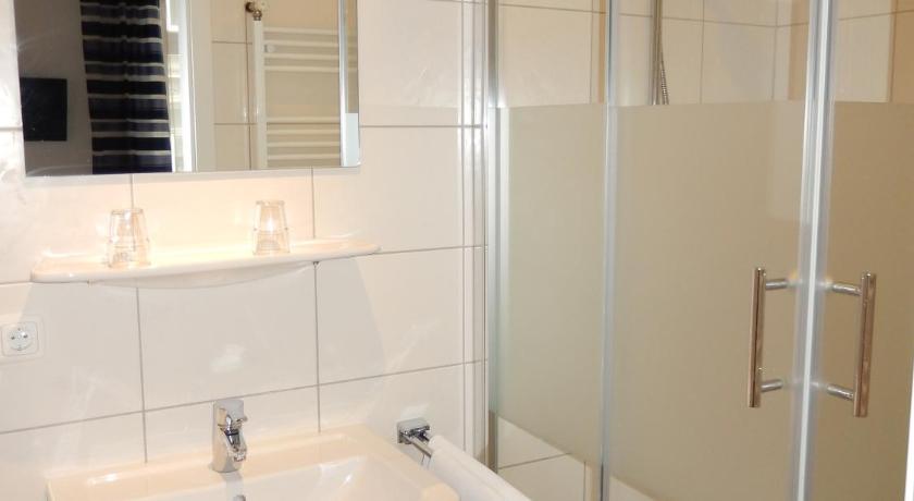 Image of Double room with private bathroom 14