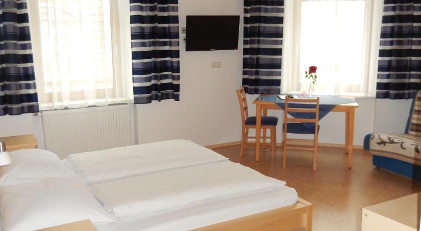 Image of Double room with private bathroom 17
