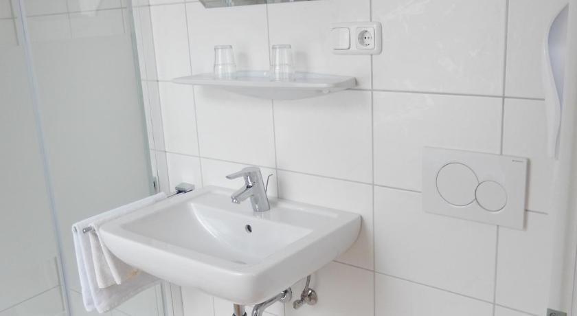 Image of Twin Room with Private Bathroom 17