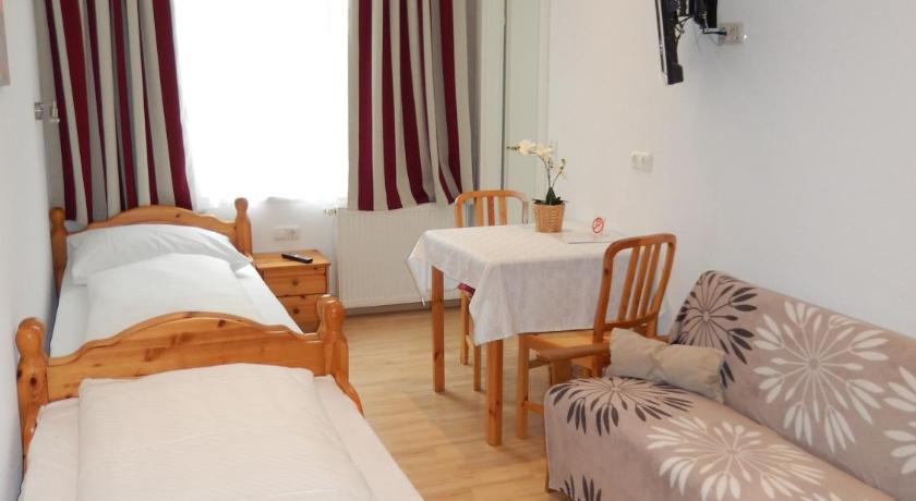 Image of Twin Room with Private Bathroom 16