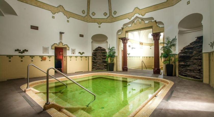 a large swimming pool in a large room, Hotel Platan in Szekesfehervar