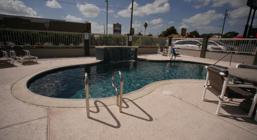 マカレン (TX) Texas Inn McAllen Airport 1つ星 宿泊施設 外観