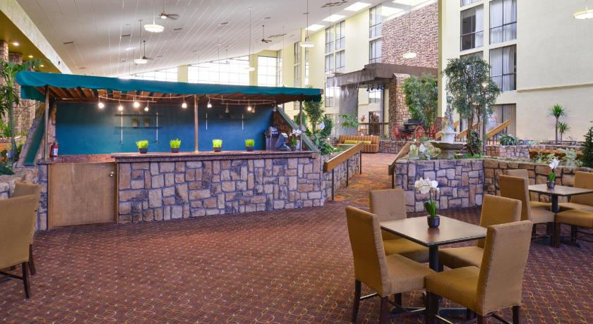 Ramada Plaza by Wyndham Sheridan Hotel & Convention Center photo