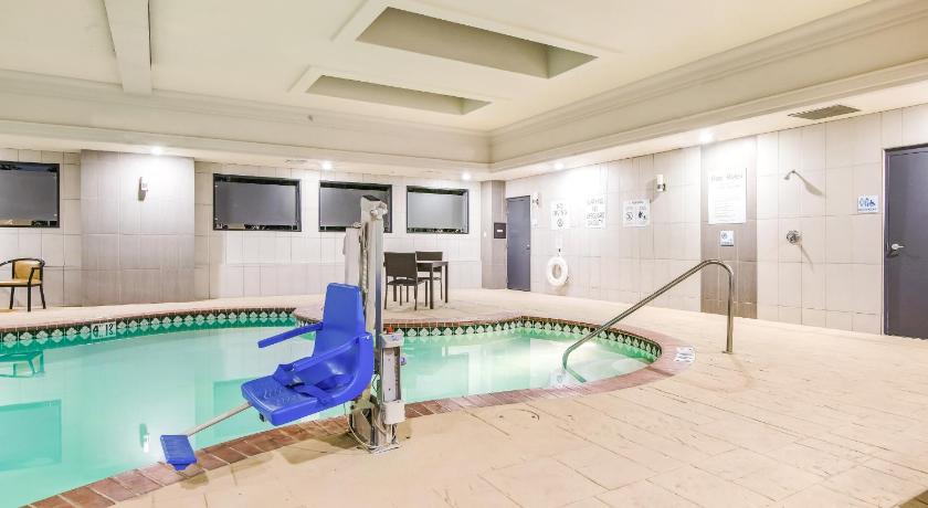 Holiday Inn Express And Suites Longview North photo