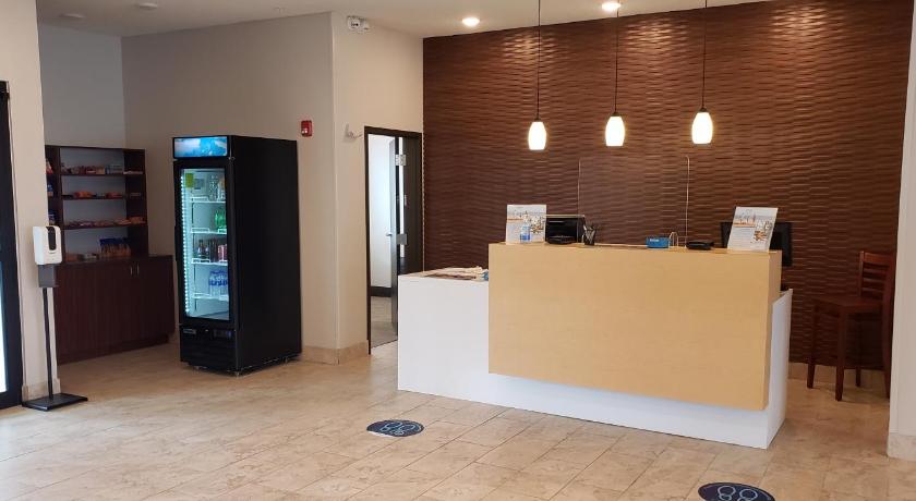 Wingate by Wyndham Christiansburg photo