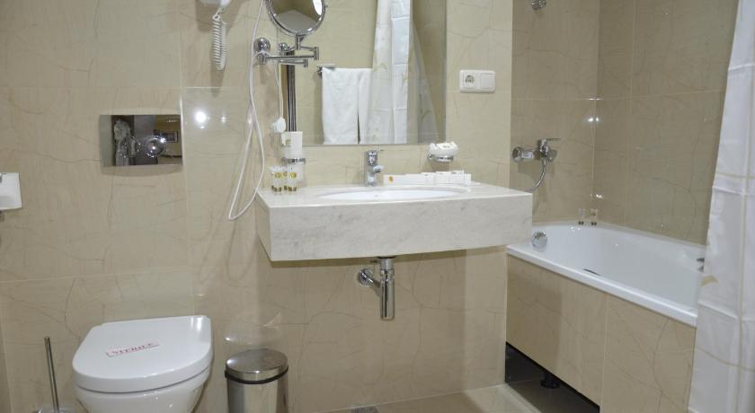 Image of Deluxe Double or Twin Room 11