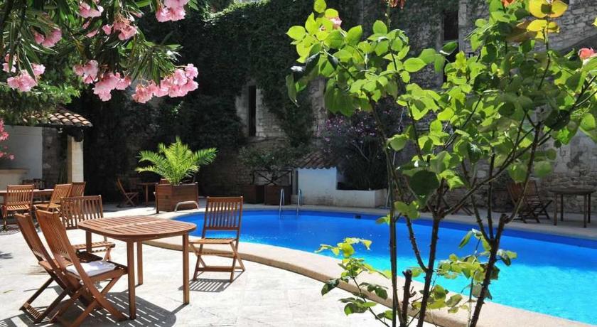 Hotel Du Forum — Hotel in Arles
