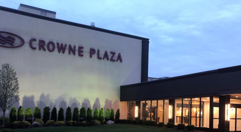 Crowne Plaza Hotel Chicago-Northbrook