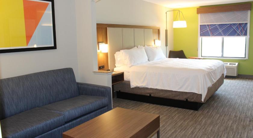 Holiday Inn Express Forest City