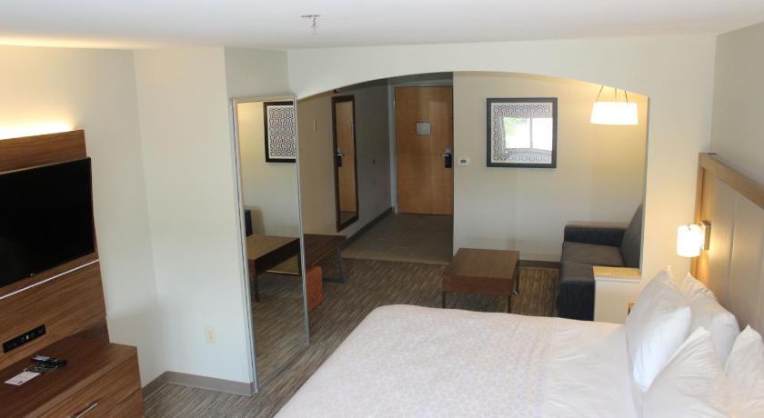 Holiday Inn Express Forest City