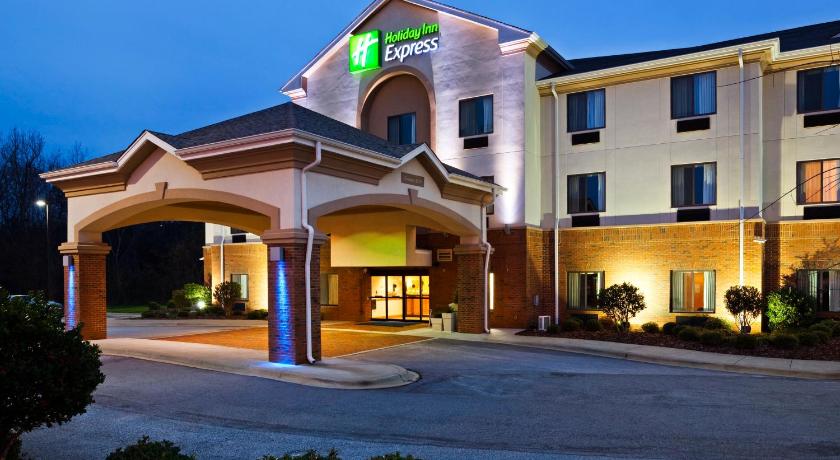 Holiday Inn Express Forest City