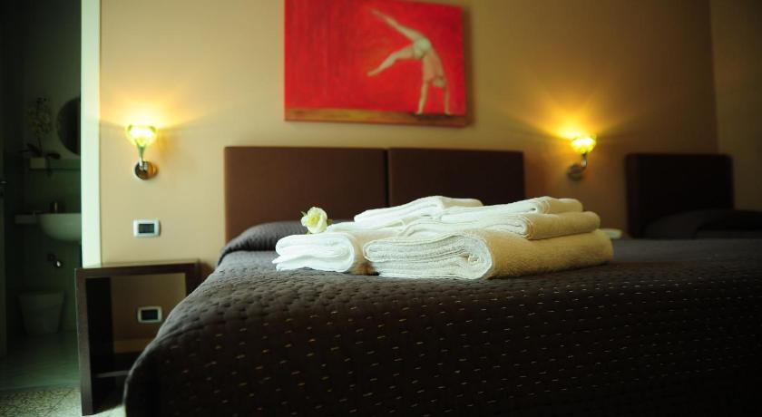 Image of Triple Room 9