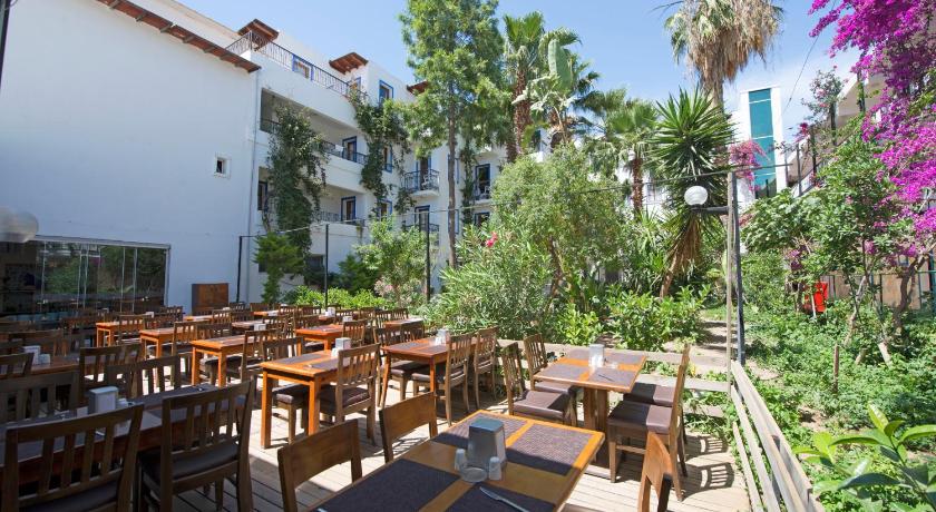 Sami Beach Hotel - image 2