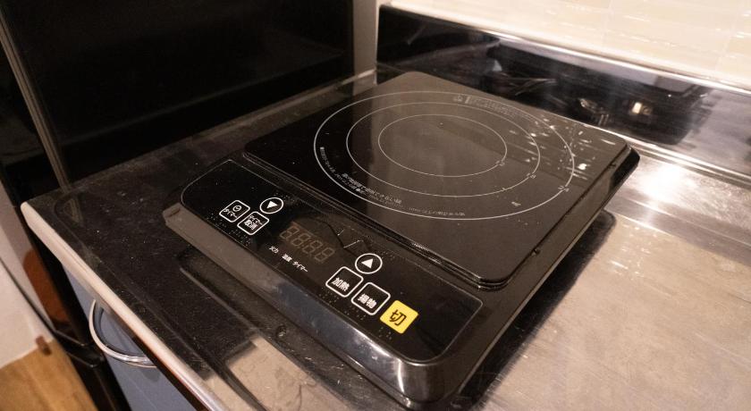 a black stove top oven sitting on top of a counter, Higashi Shinagawa Apartment in Tokyo