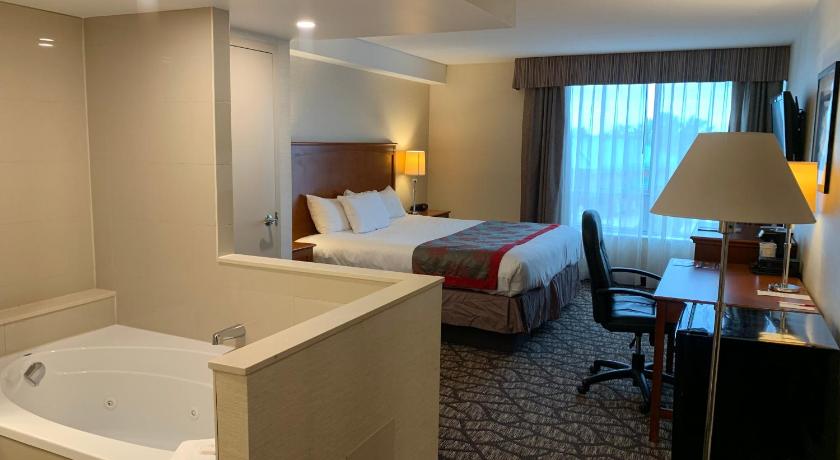 Ramada by Wyndham Niagara Falls by the River