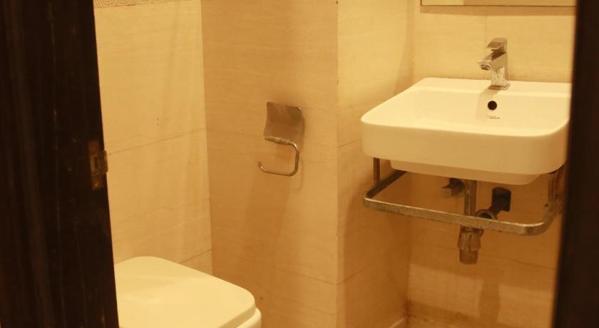 OYO 11340 Hotel Lakshmi Palace