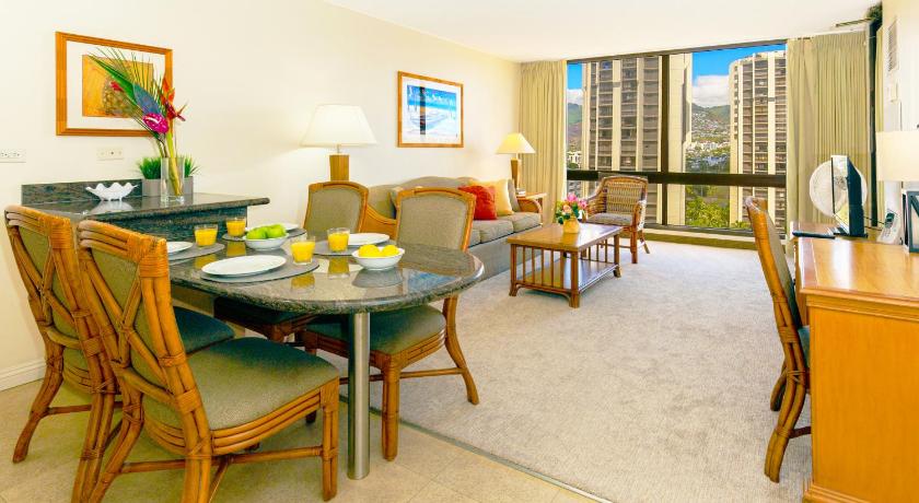 Cozy 1 Bedroom at the Waikiki Sunset, Free Parking — Hotel in Honolulu (HI)