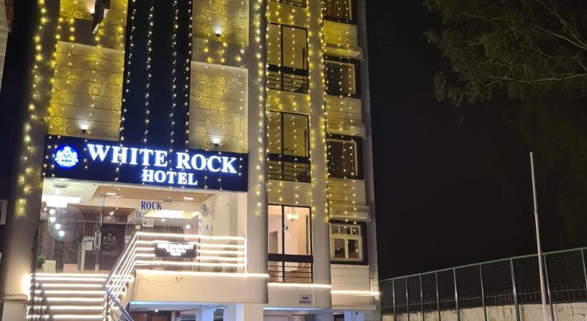 Hotel White Rock By The Solitaire Hospitality