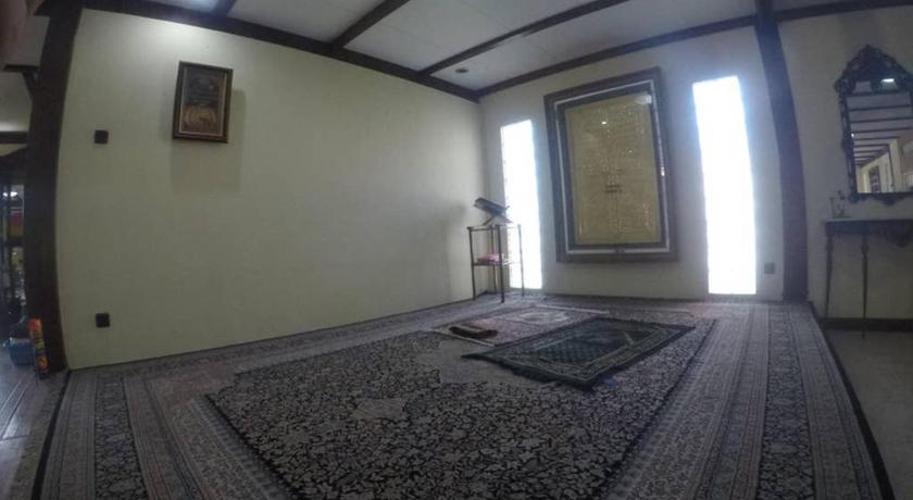 a very large room with a very large mirror, Nirmala Valley in Puncak