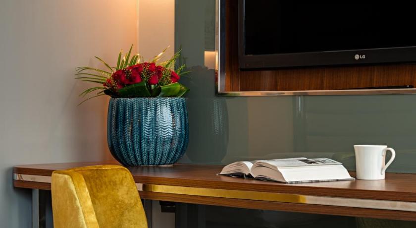 Image of Double Deluxe 12