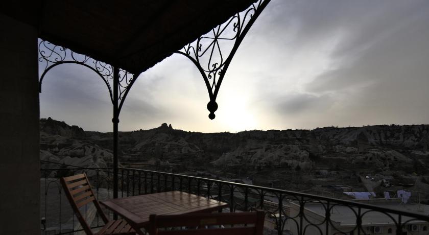 Harman Cave Hotel