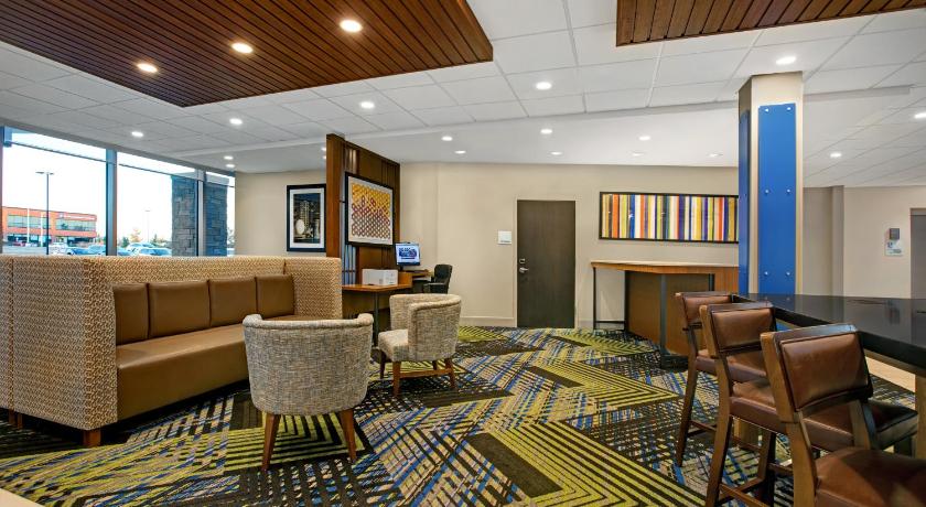 Holiday Inn Express And Suites Milwaukee - Brookfield